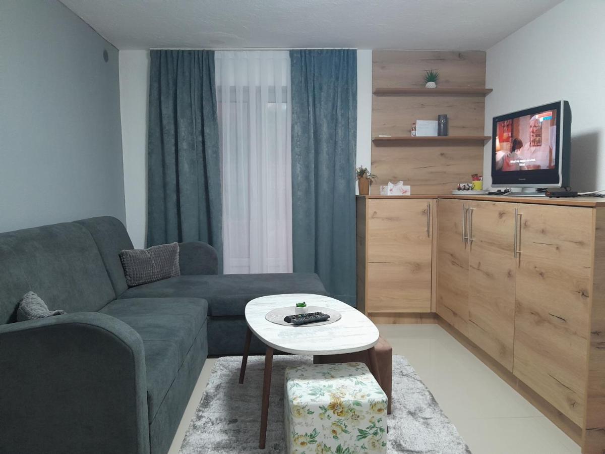 Apartmani Bet Gradacac 1 Maj Broj 24 Ngoại thất bức ảnh