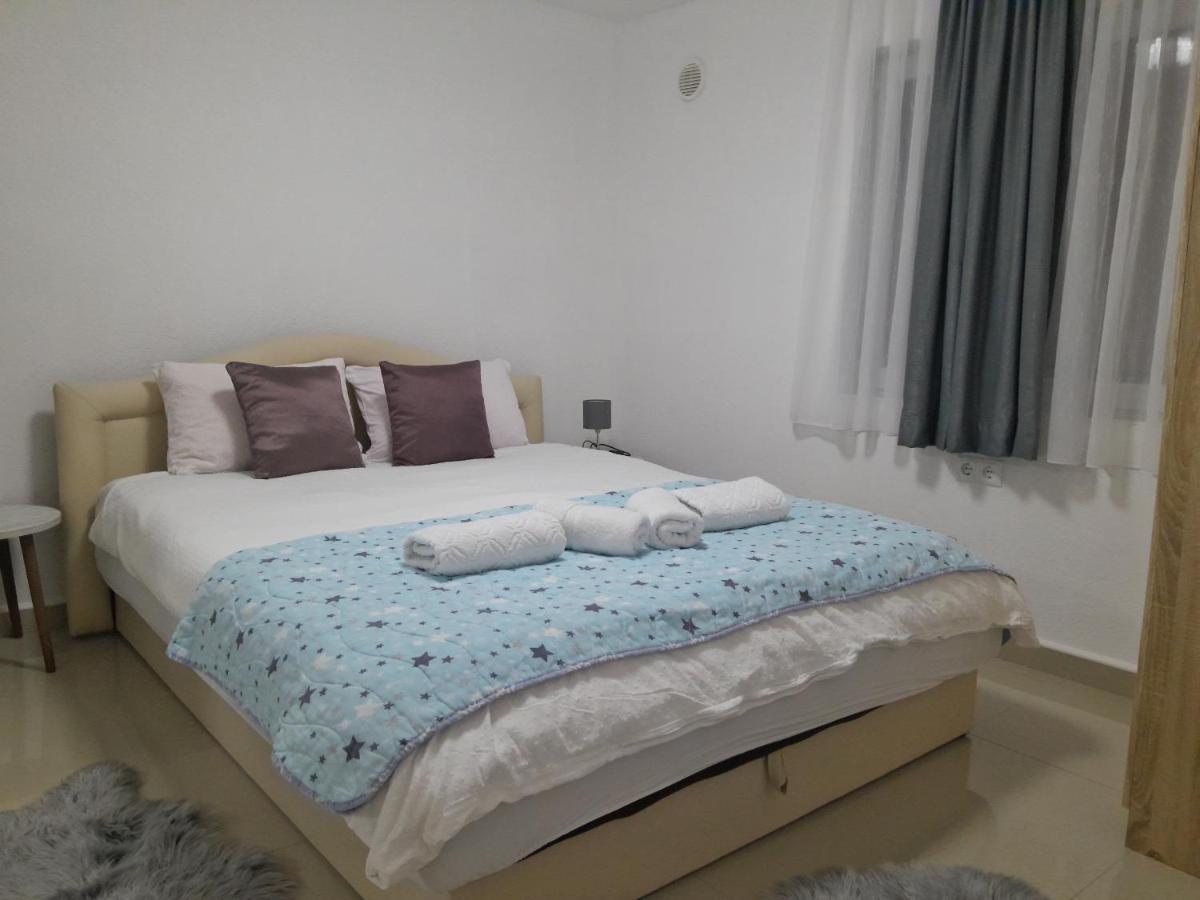 Apartmani Bet Gradacac 1 Maj Broj 24 Ngoại thất bức ảnh